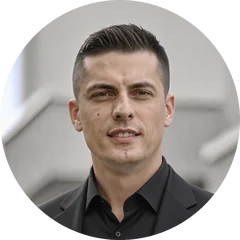 Boze Bago, Gründer von PicoBit.AI